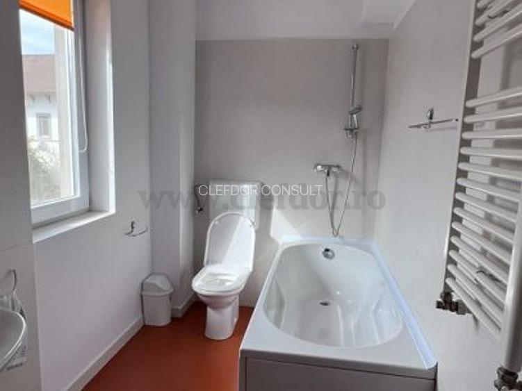 Vila in complex cu piscina, in apropiere de Iancu Nicolae - 12