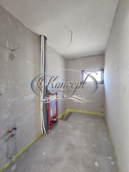 Locuinta moderna cu design cubic si curte plana in Dezmir - 16