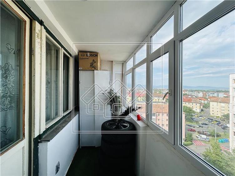 Ap semidecomandat, 2 camere, balcon inchis, 53 mp + 7 mp - M.Viteazu