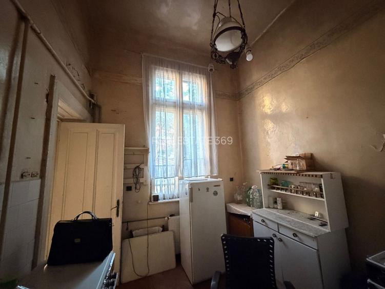 URGENT!, VILA SINGUR CURTE, POZITIE PE COLT, GARAJ, NEGOCIABIL - 4