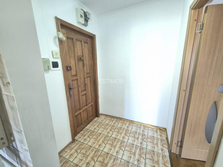 Vanzare Apartament 2 Camere semidecomandat Centrul Civic Str.Harmanului Etajul 3 - 12