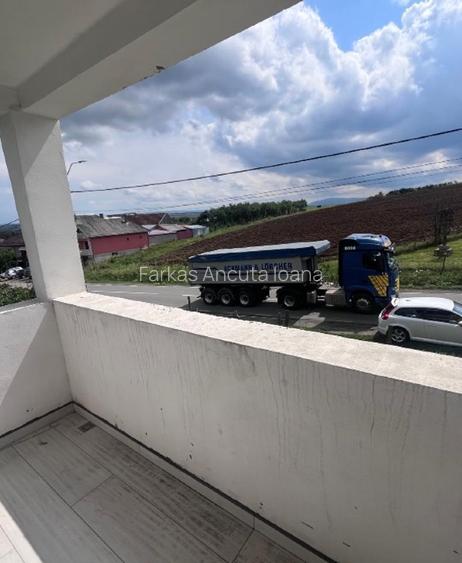 Casǎ spațioasă de vânzare  demisol, parter , etaj  - 3