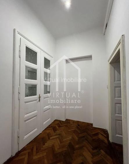 Casa formata din 2 apartamente, 2 garaje,  3 bai - zona Trei Stejari - 4