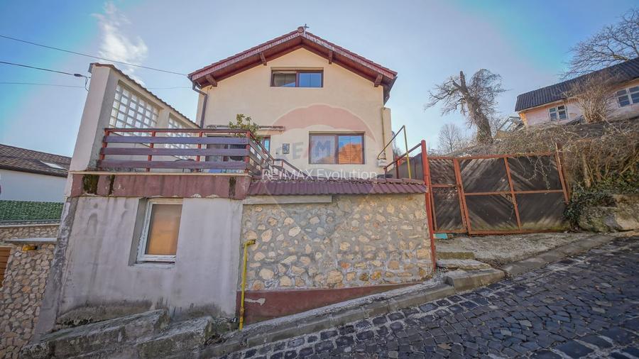 PODUL LUI GRID 13 | CASA 4 CAMERE CU DOUA BAI SI PRIVELISTE | SCHEI - 2