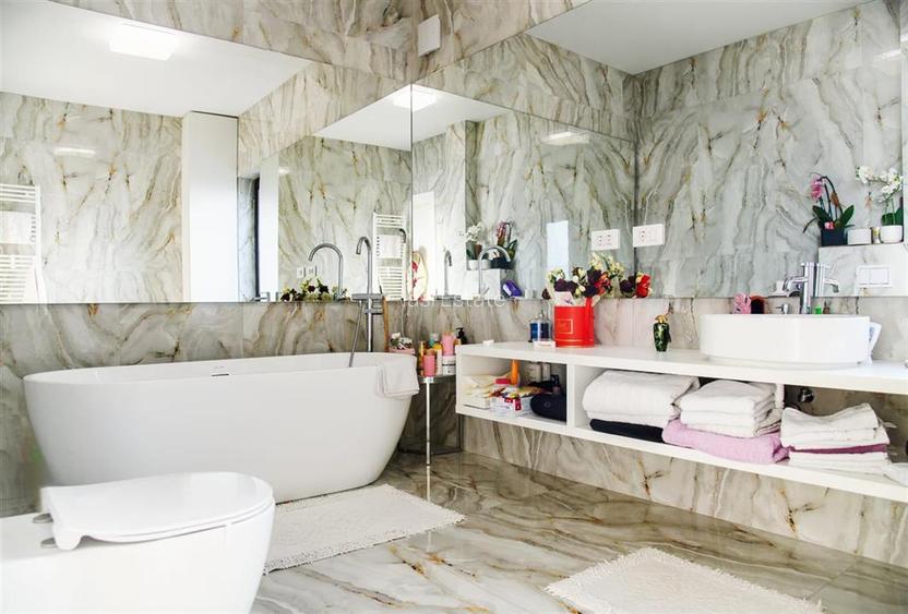 Casa intr-o zona linistita cu garaj si teren-1091 mp - 16