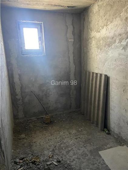 Casa de vanzare in sat  Botarlau , parter si mansarda cu suprafata de 242 mp , t - 5