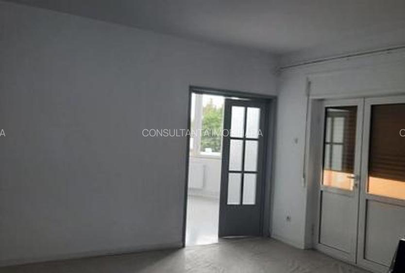 Apartament 5 camere  etajul 1 Crangasi 5 min distanta fata de Statia de Merou - 9