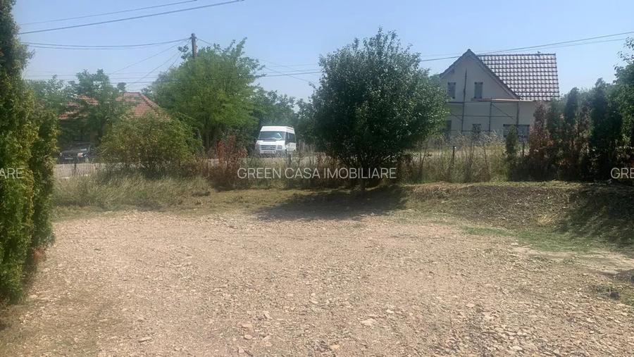 Teren si casa suprafata de 713 mp , zona : Chinteni - 3