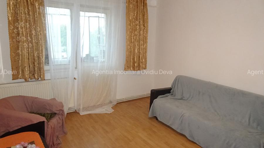 Inchiriez apartament 2 camere in Deva, zona Scarisoara, bloc de 4 etaje, - 2