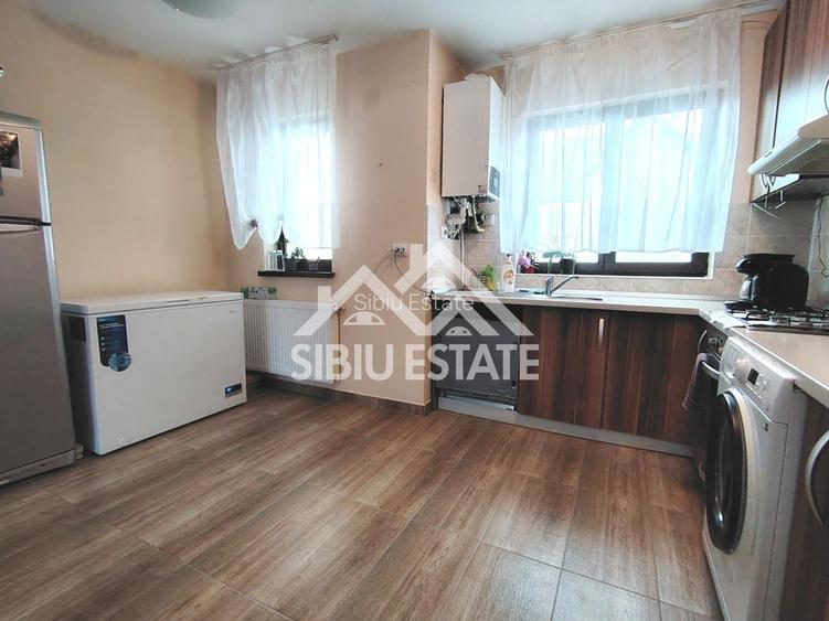 Casa de inchiriat Sibiu, 4 camere 2 bai - 18