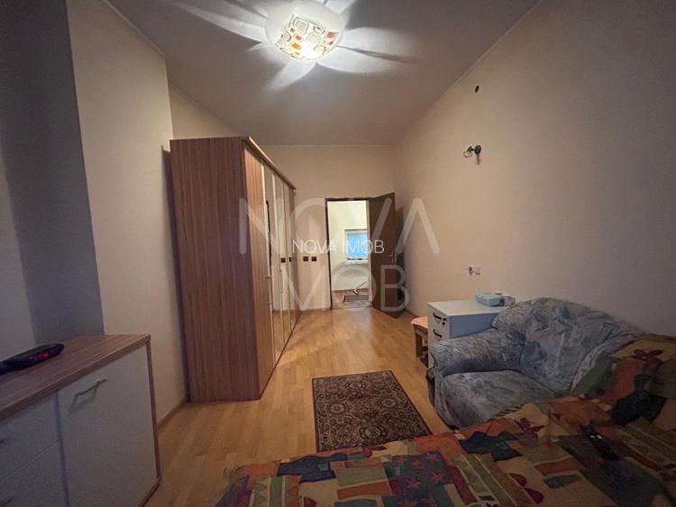 Casa de vanzare 200 mp cu spatiu comercial la parter, strada Lunga - 12