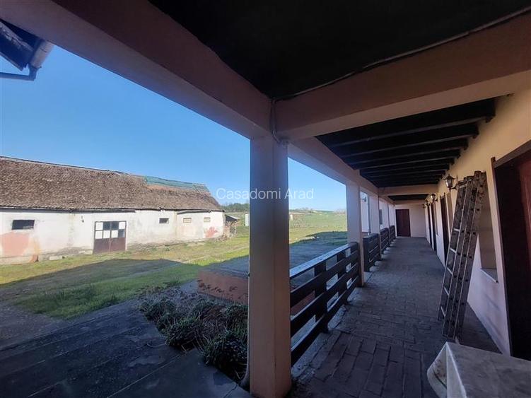 Imobil pentru pensiune sau alte activitati in Pischia - 15