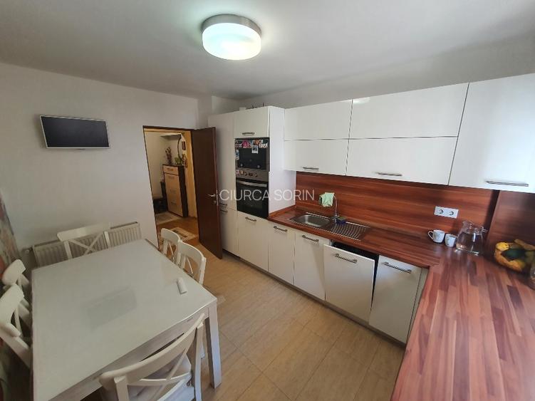 Vand apartament cu 3 camere in Baile Herculane. - 10