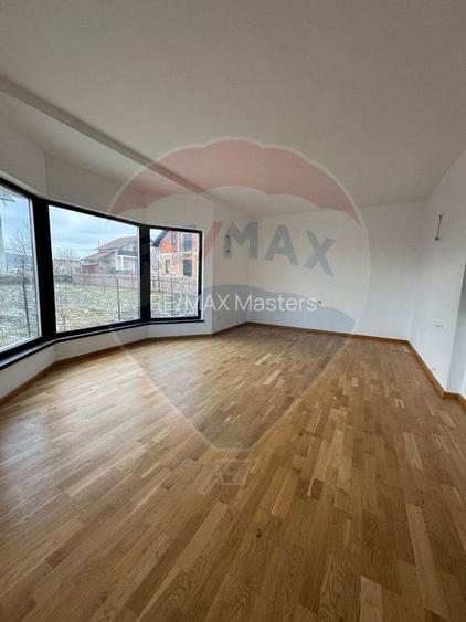 Casă / Vilă de vânzare MIHOVENI - 2