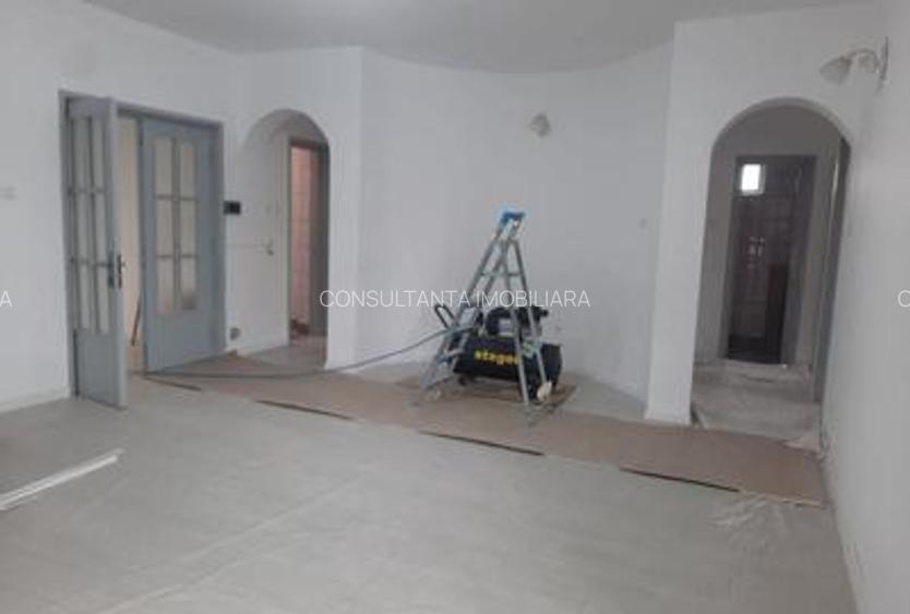 Apartament 5 camere  etajul 1 Crangasi 5 min distanta fata de Statia de Merou - 7