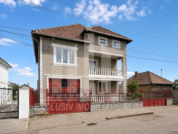 Casa individuala | 350 mp | 791 mp teren | Toate utilitatile | Cetate
