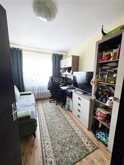 Apartament 4 camere, zona Astra - 23