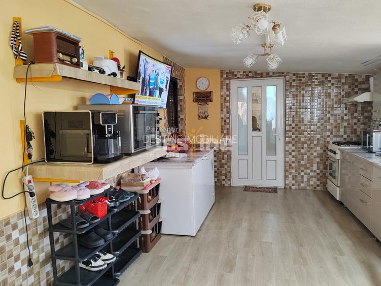 Imobil cu 2 constructii, anexe și 670 mp teren, utilități racordate, Bratasanca - 17