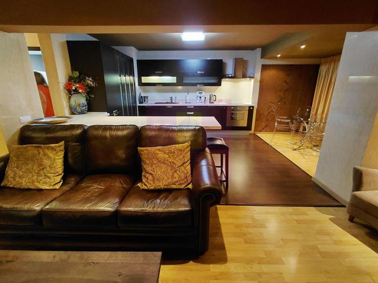 Apartament4 camere pe bd 13Septembrie stradal-Marriott, gresie VERSACE