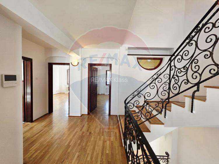 Vilă reprezentativa pentru activitati comerciale | 8 camere | D+P+1+M - 8