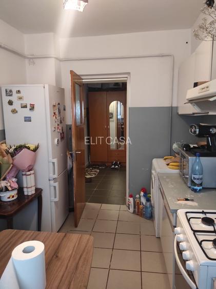 Apartament cu 2 camere decomandat, etajul 3/4, zona Nicolina - 11