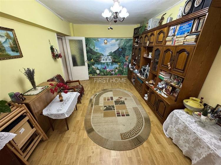 Apartament 3 camere zona centrala , etaj 7, pret 63.000 Euro neg. - 2