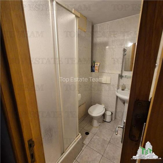 Apartament spatios cu 4 camere plus boxa accesibila din interior. - 13