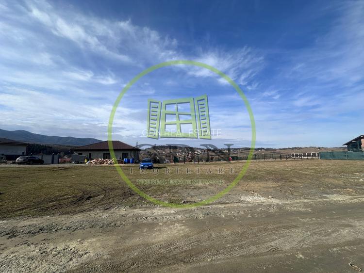 Teren intravilan-1400 mp- Tocile, Sadu - 6