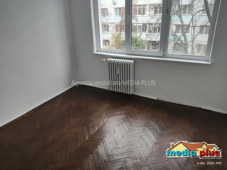 Apartament 3 camere semidecomandat Centru, etaj 3 - 4