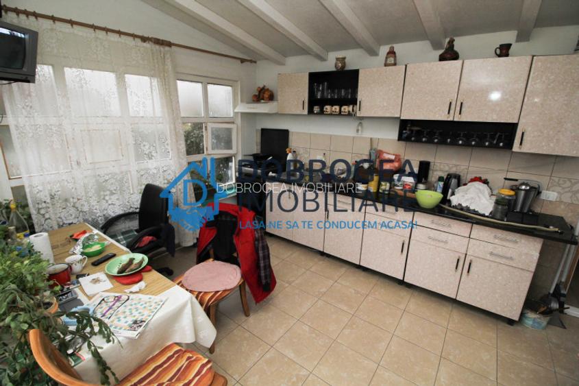 9 Mai -Camere de inchiriat pentru muncitori in vila, 9 camere, iesire la lac - 19