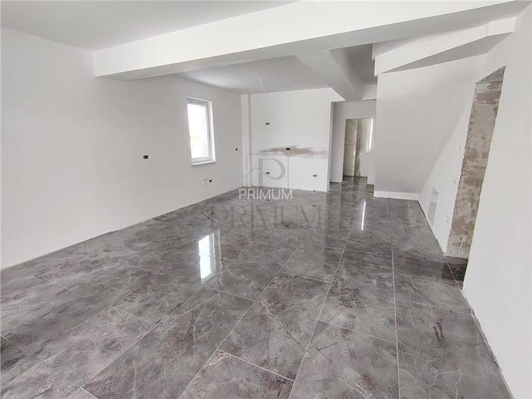 Comision 0 % - Duplex despartit prin camera tehnica - balcon mare - teren 370 mp - 6