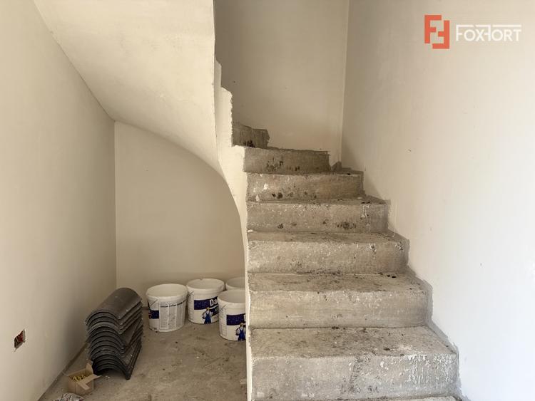 COMISION 0% Triplex cu 4 camere de vanzare in localitatea Sacalaz, zona Centrala