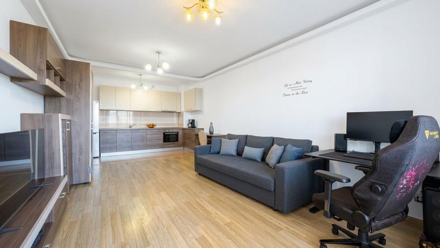 Garsonieră premium cu terasă și panoramă | Prima linie 13 Decembrie | Parcare |