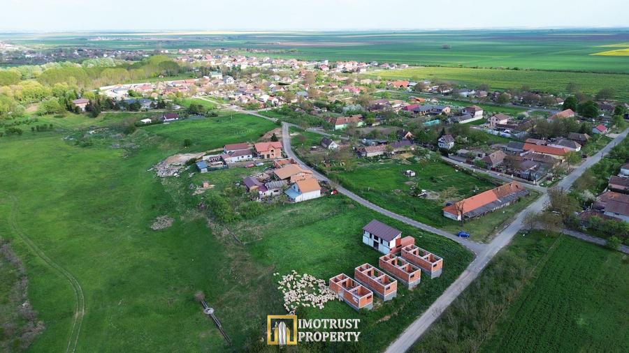 Casă modernă P+1 din containere – teren 575 mp – la 14km de Arad