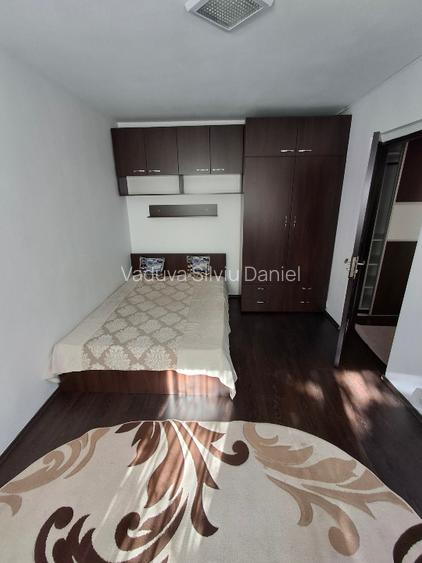 Proprietar vând apartament 2 camere, semidecomandat, confort 1, parter cu balcon - 3