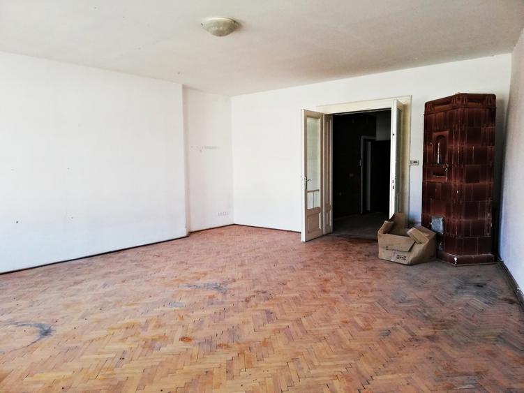 2 apartamente de vanzare in Piata Mica, Sibiu