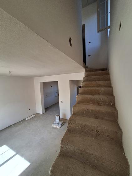 Duplex nou 2025 – 3 camere, curte proprie | Sânandrei, 10 min Timișoara