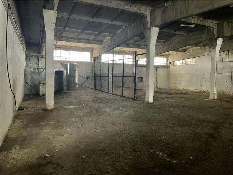 Spatii industriale , teren ,silozuri si Fabrica de nutret pentru animale Peris