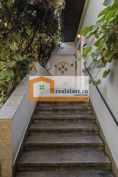 Langa Metrou, curte proprie 200mp, Garaj, 3 camere, centrala, pet friendly