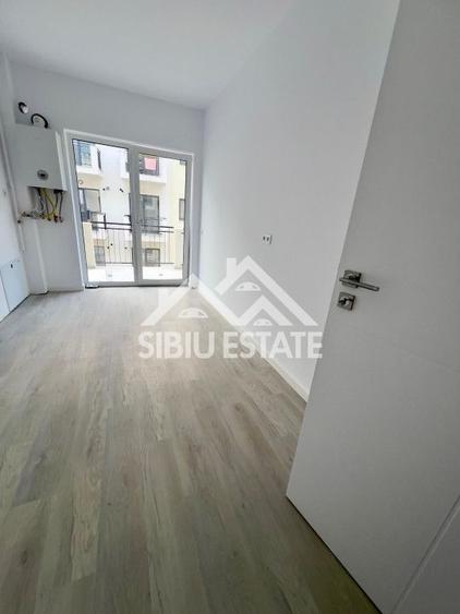 Studio 41 mp, balcon bucatarie separata , intabulata zona Brana