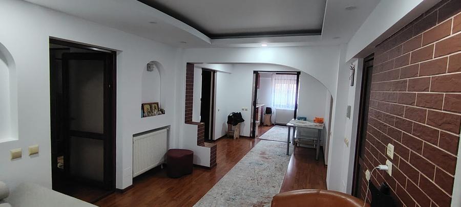 Apartament 4 camere la str.Primaverii+spatiu amenajat separat