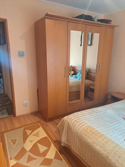Apartament cu 3 camere,decomandat,parter inalt,zona Lama