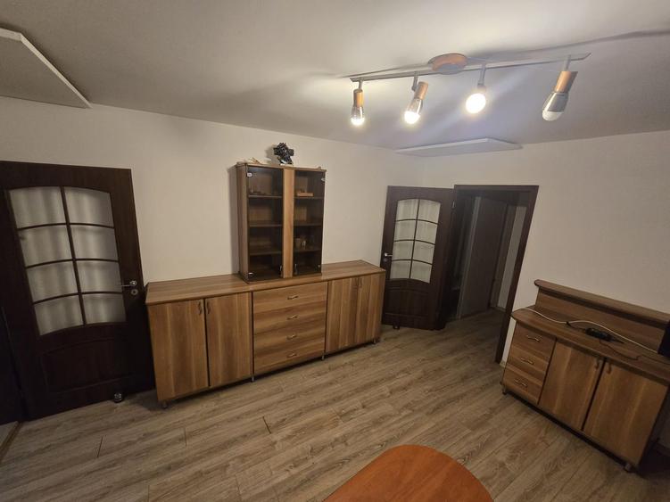 Aproape de Spitalul Judetean. Mobilat. Boxa la subsol.
