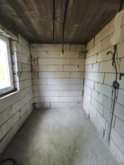 Duplex la rosu, 4400 mp teren, Siret