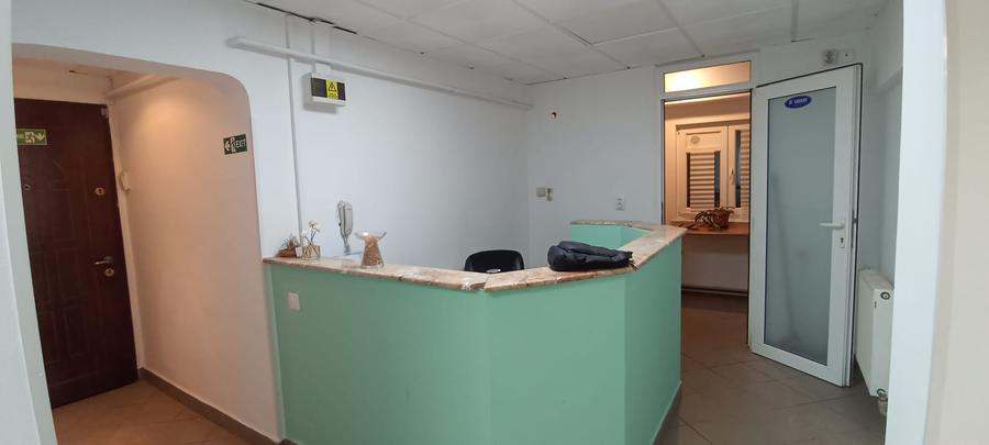 Vanzare apartament 3 cam la parter cu balcon stradal zona Parc Sebastian sect 5