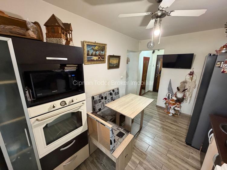 Apartament 3 camere, decomandat  - zona Cetate - 10