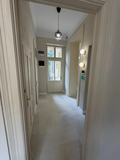 Casa recent renovata  .str. Avram Iancu, curte 300 mp, 3 parcari, zona centrala
