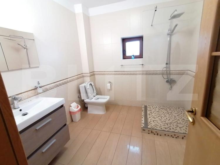 Casa de inchiriat,8 camere +, nemobilata, Gruia