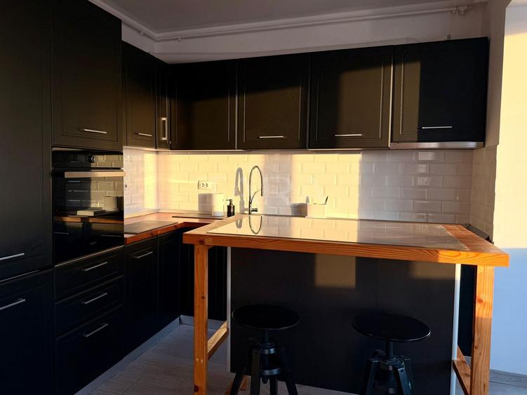 Apartament modern cu birou și panoramă deschisă – zona BMW.