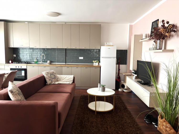 Apartament 3 camere in bloc NOU, str. C. Coposu, parcare, terasa